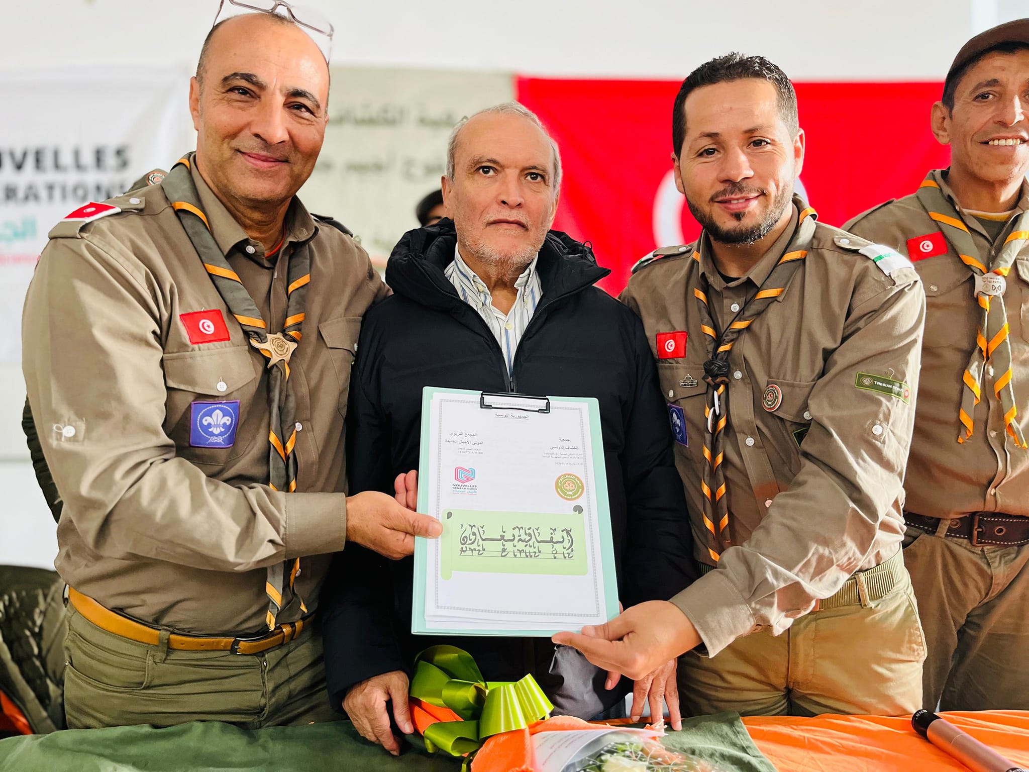 la signature d’un accord de partenariat et de coopération entre l’Association Le Scout Tunisien et le Groupe Scolaire Nouvelle Génération pour accueillir le Jamboree Scout International à Djerba, août 2025.