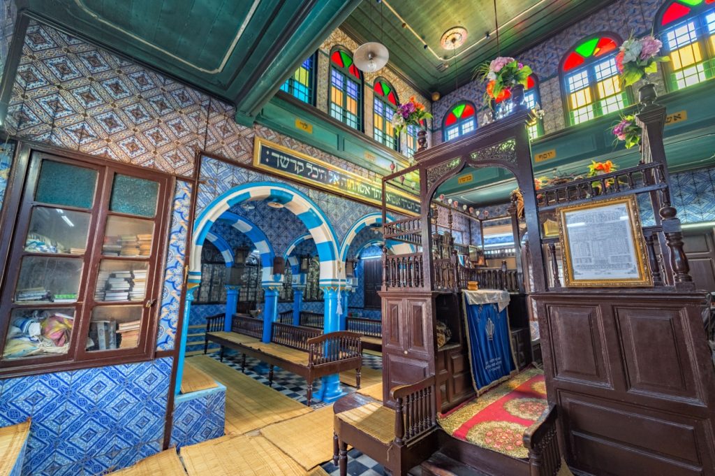 El-Ghriba-synagogue-interior-djerba